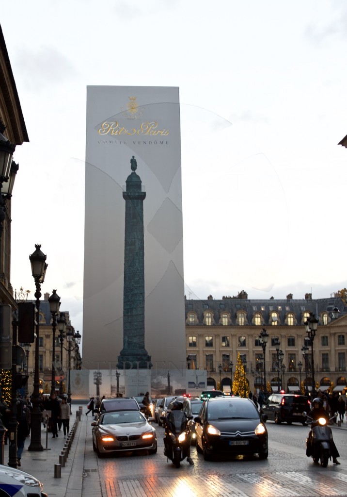 PLACE VENDOME WRAPPED FOR CHRISTMAS